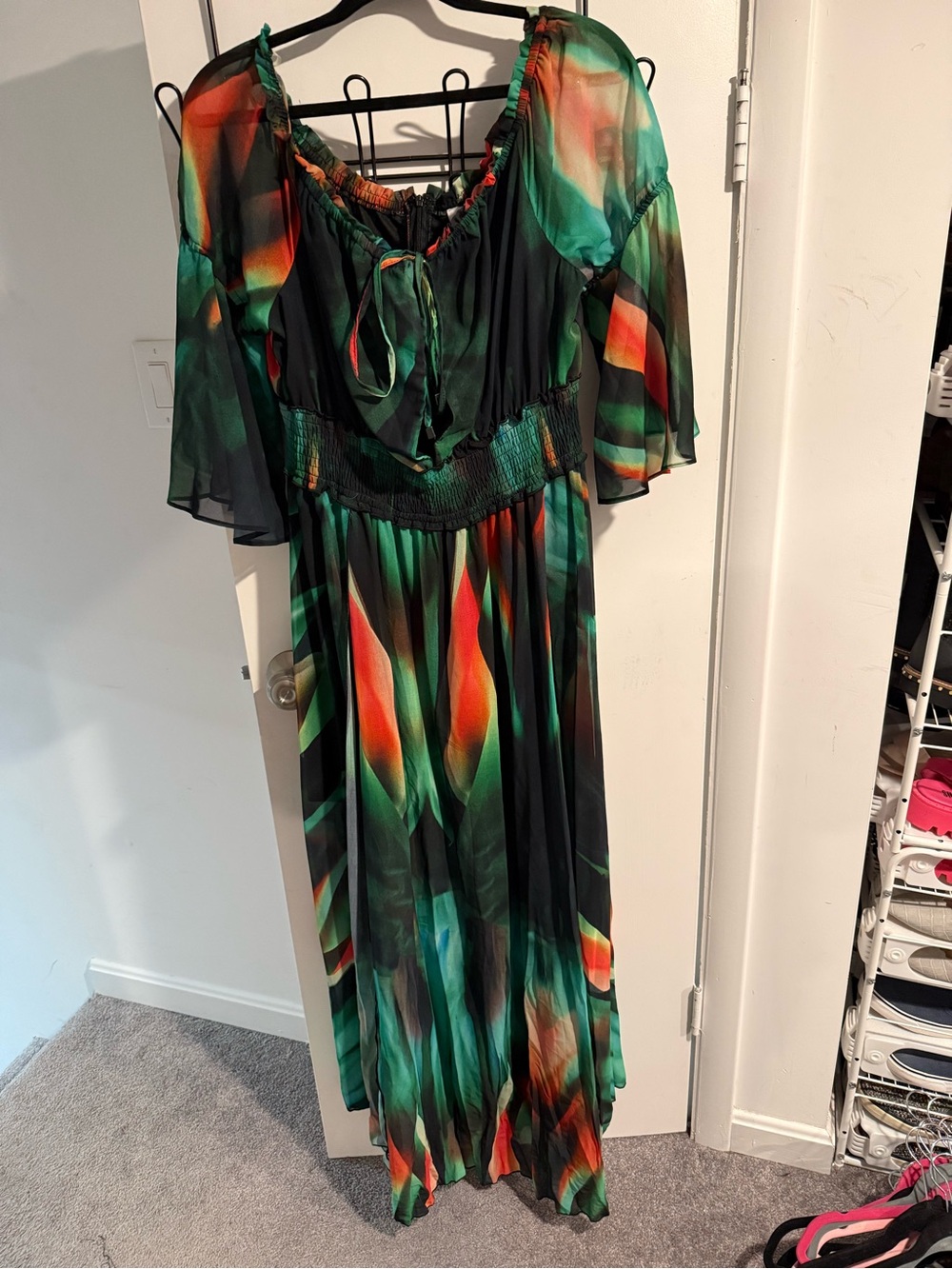 BNWT Women's Green Multi-Color Flowing Maxi Dress